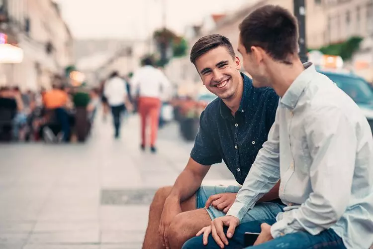 Für Dollar im Monat: Experten flirten für andere auf Tinder