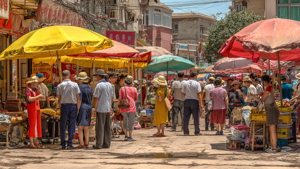 Lebendige Marktszene aus dem Land