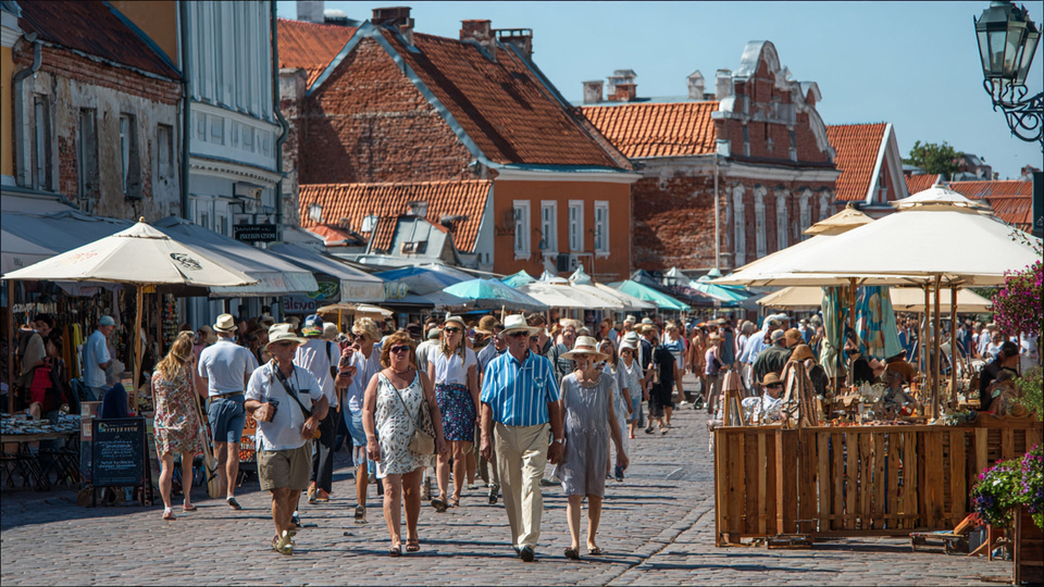 Lebendige Marktszene aus dem Land