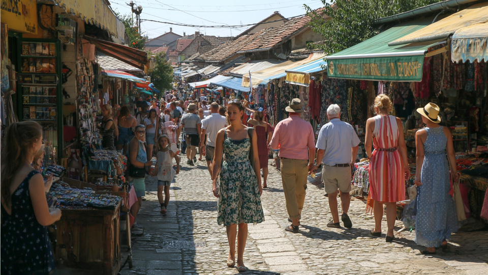 Lebendige Marktszene aus dem Land