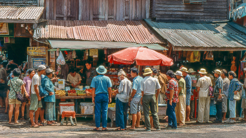 Lebendige Marktszene aus dem Land